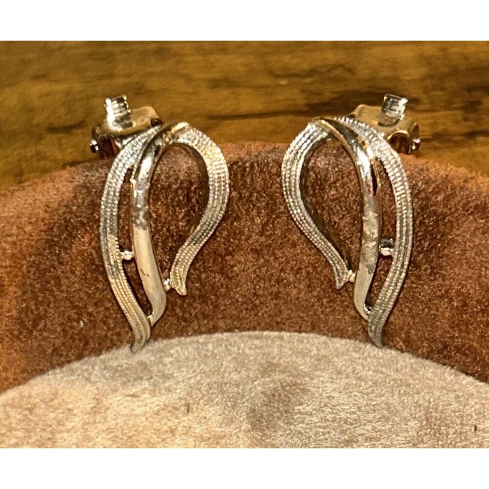 Vintage Sarah Coventry Silver Tone Swirl Clip On Earrings Signed PAT PEND